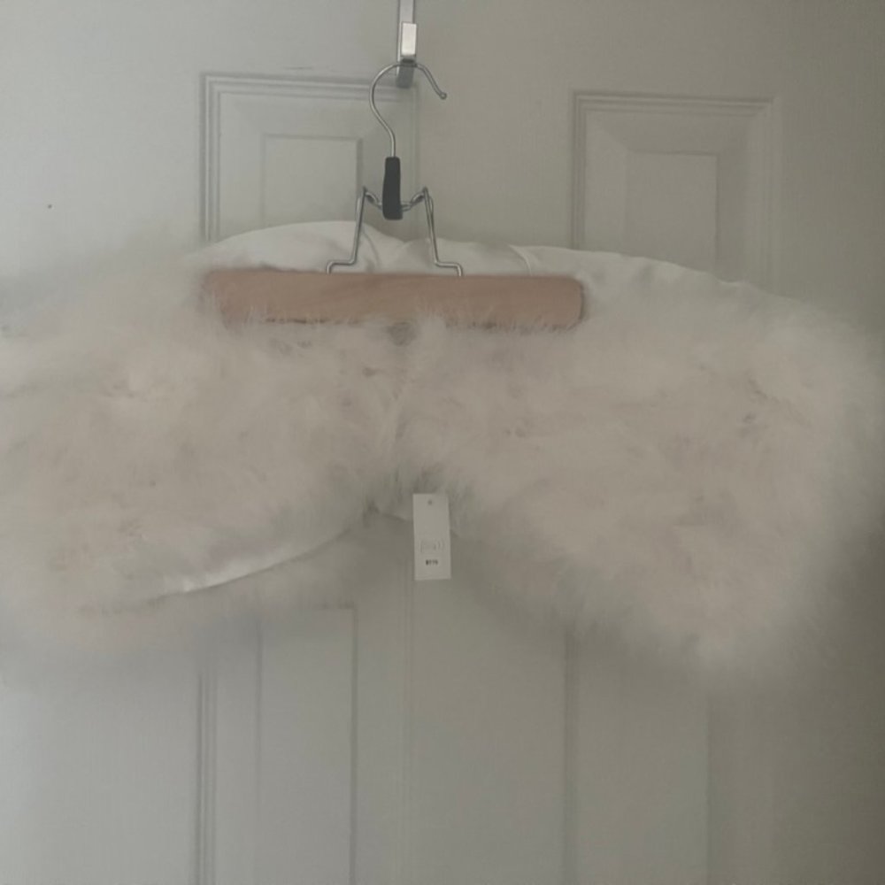 New Off-White/Ivory Stylish High Quality Marabou Feather Bridal Shrug